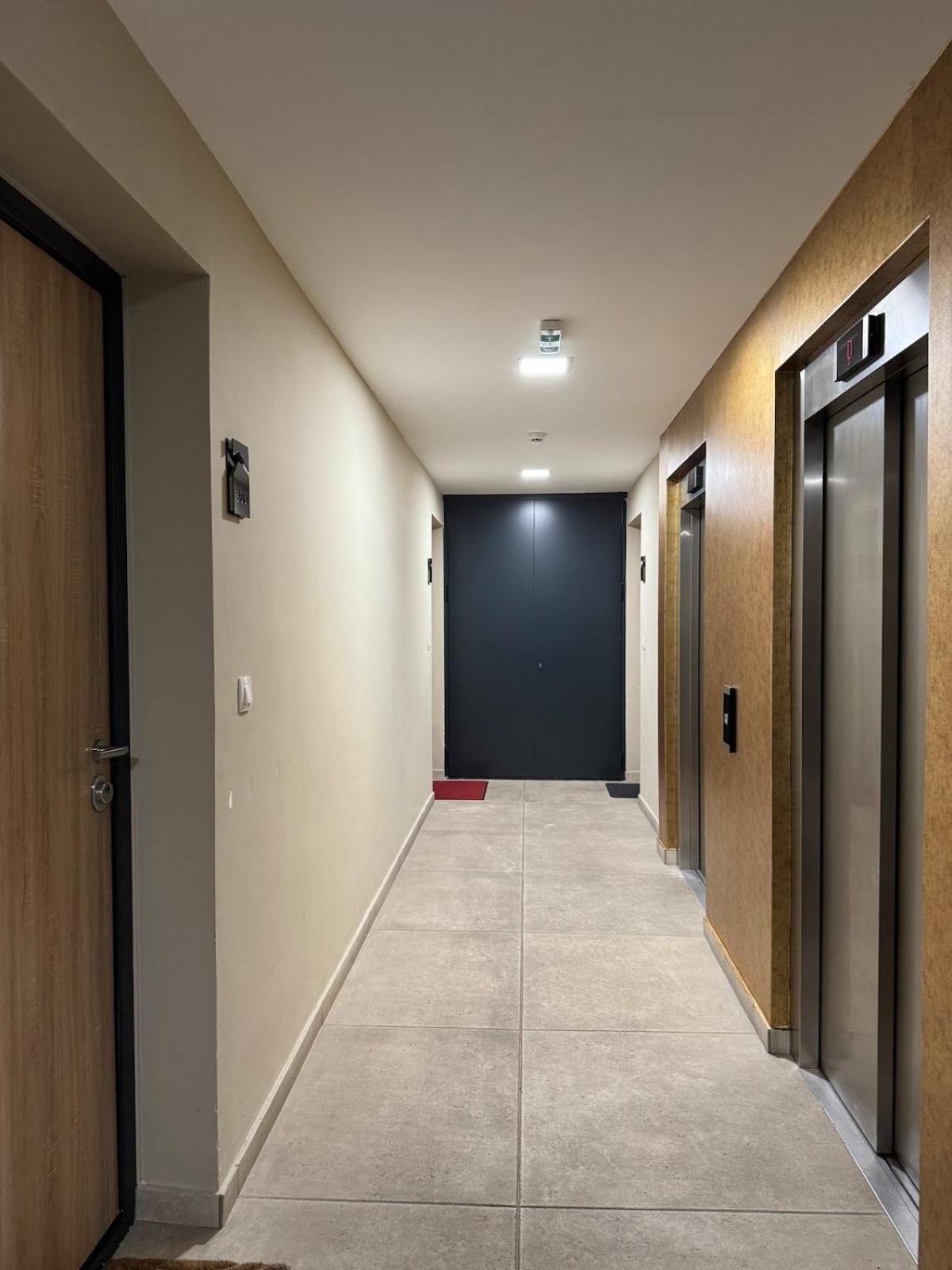 Lux Waves 2bdr With Private Parking