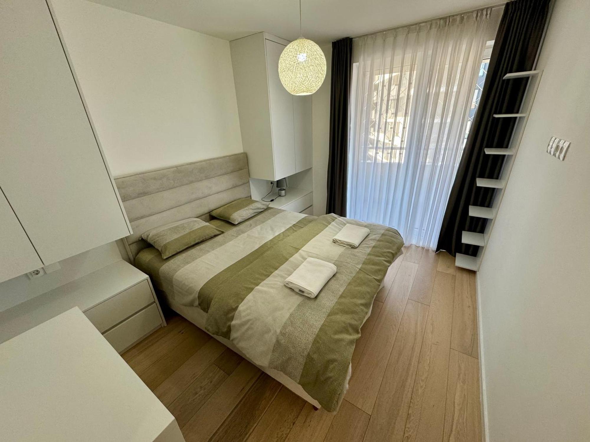 Lux Waves 2bdr With Private Parking Apartment