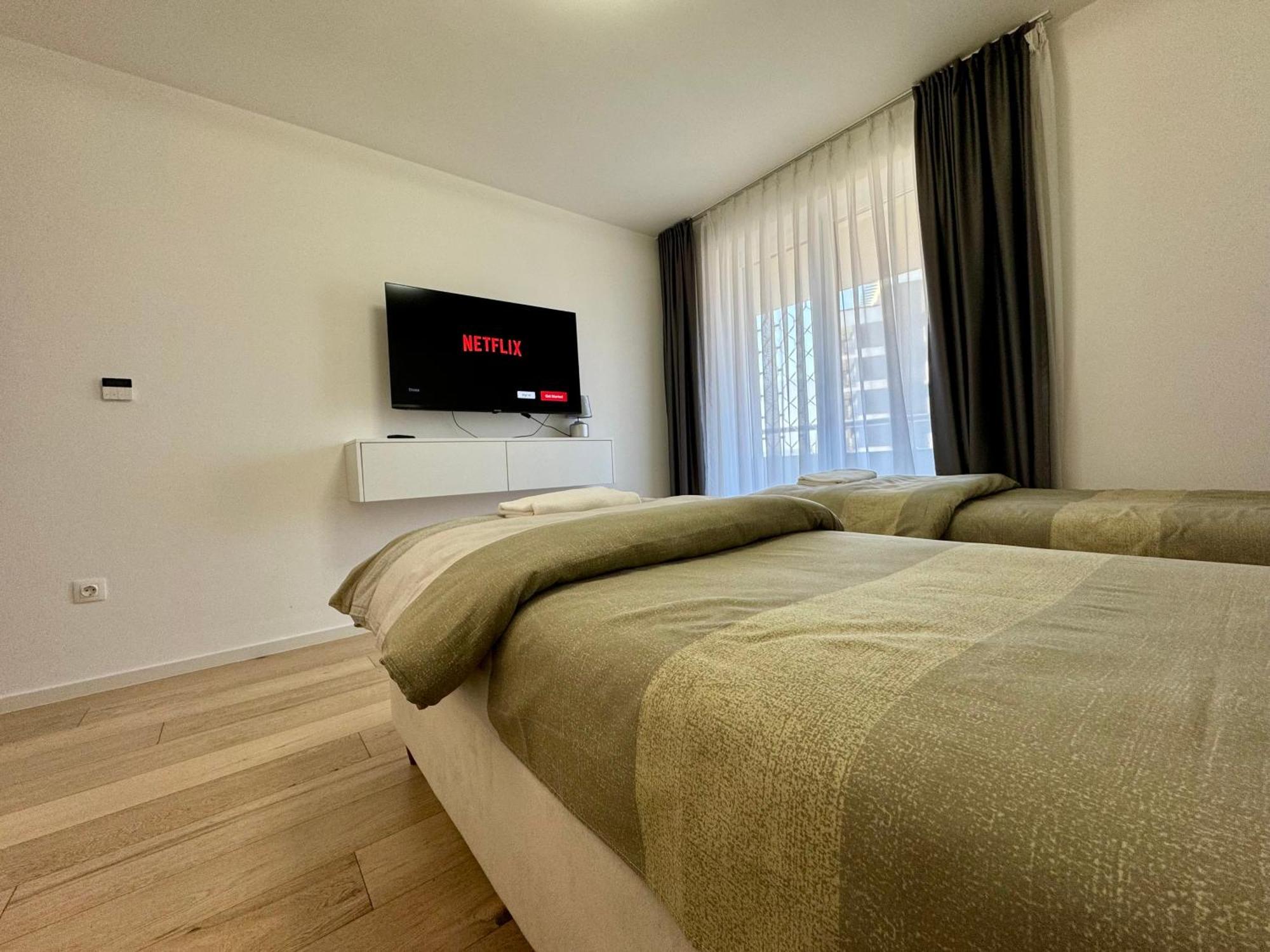 Apartment Lux Waves 2bdr With Private Parking